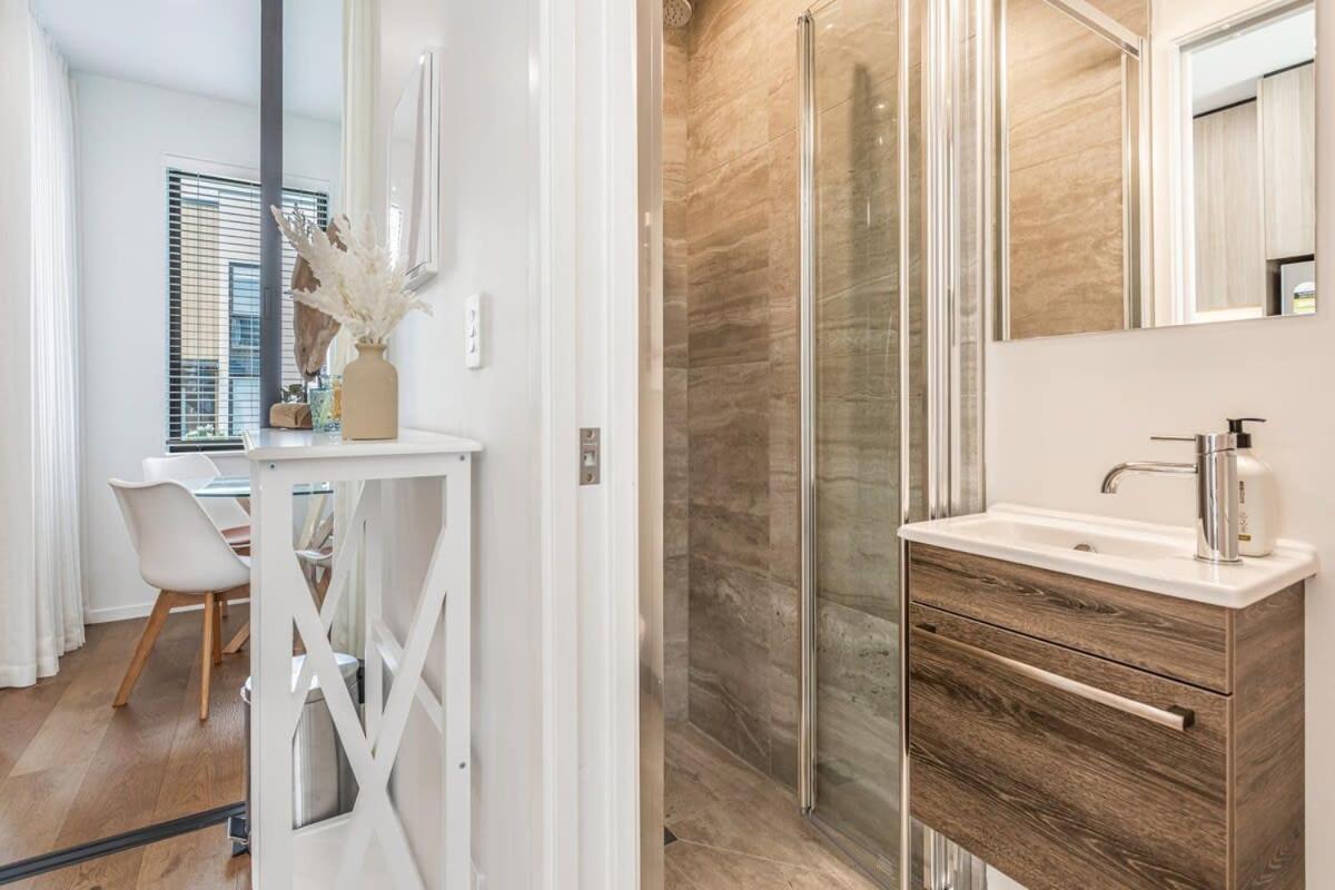 Fresh & Sleek Grey Lynn Unit With Private Patio Lejlighed Auckland Eksteriør billede