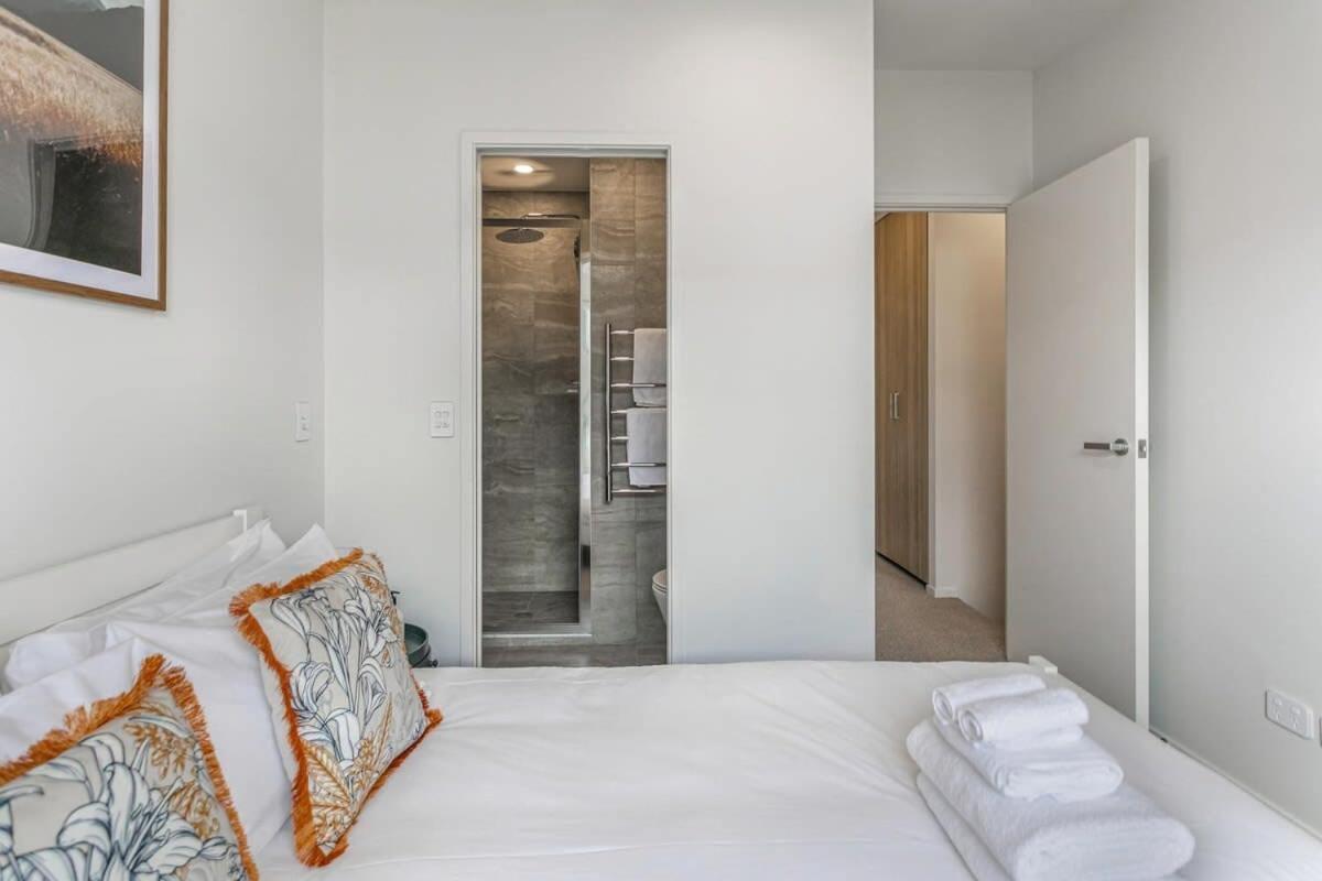 Fresh & Sleek Grey Lynn Unit With Private Patio Lejlighed Auckland Eksteriør billede